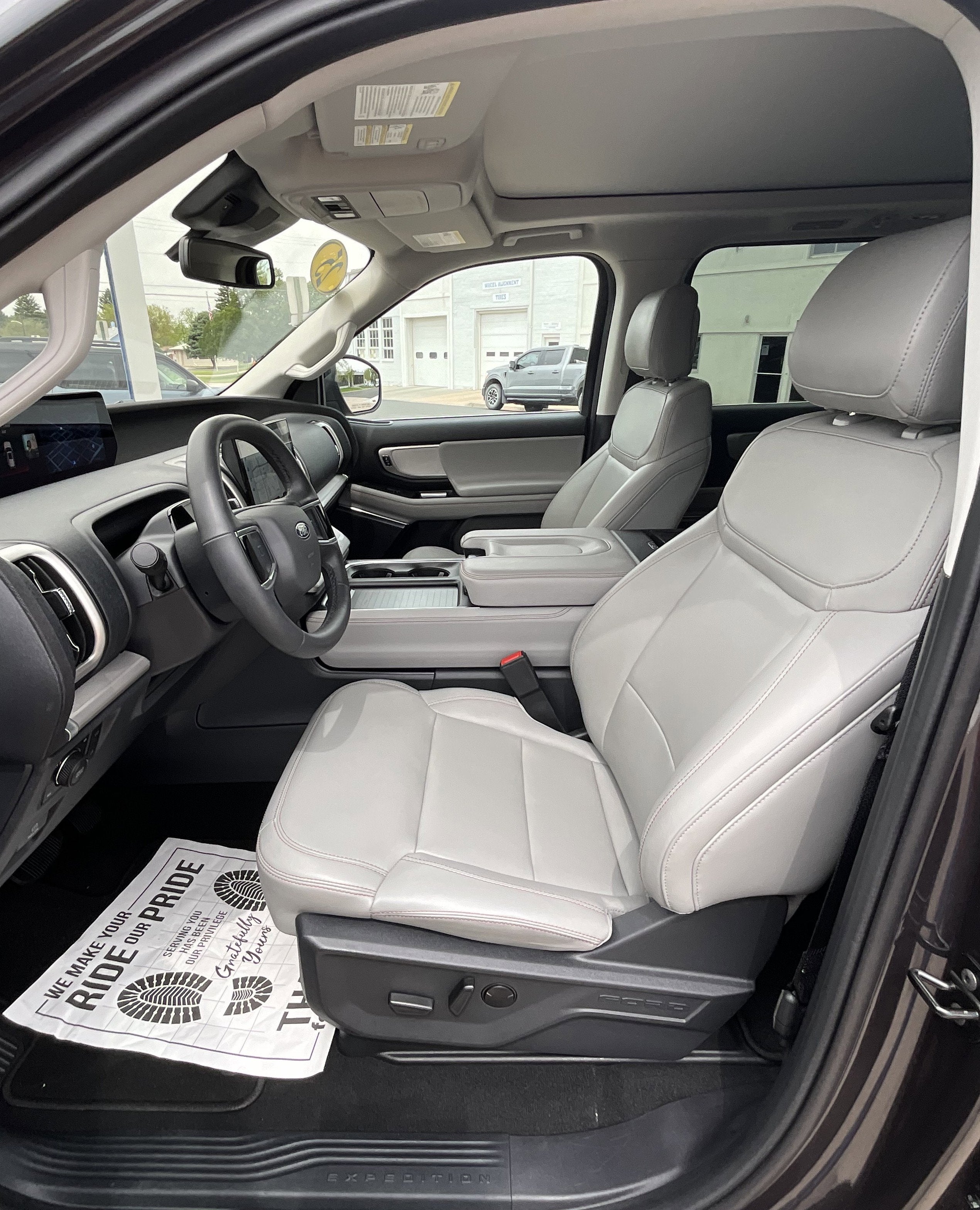 2025 Ford Expedition Active