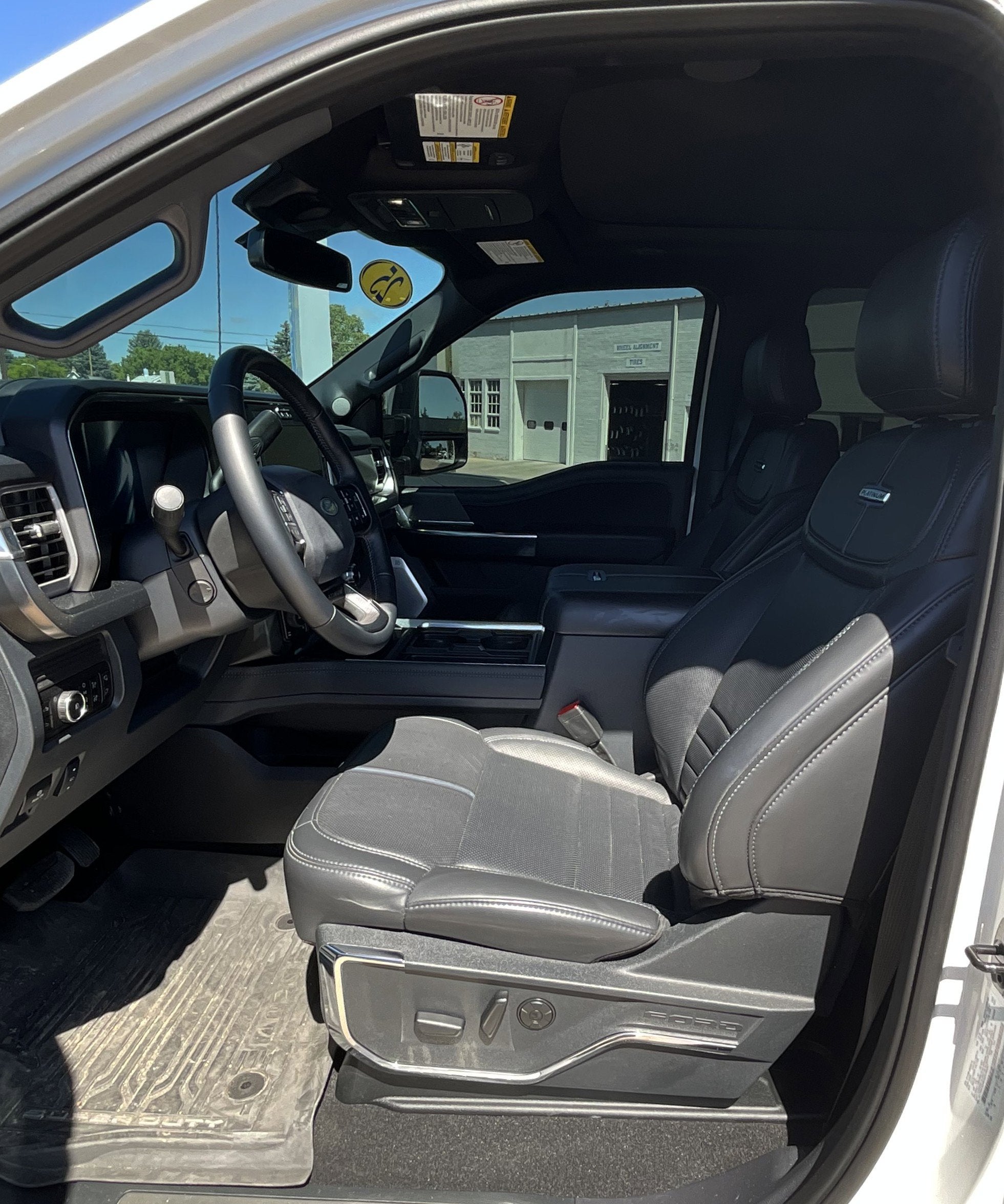 2025 Ford Super Duty F-350 SRW Platinum