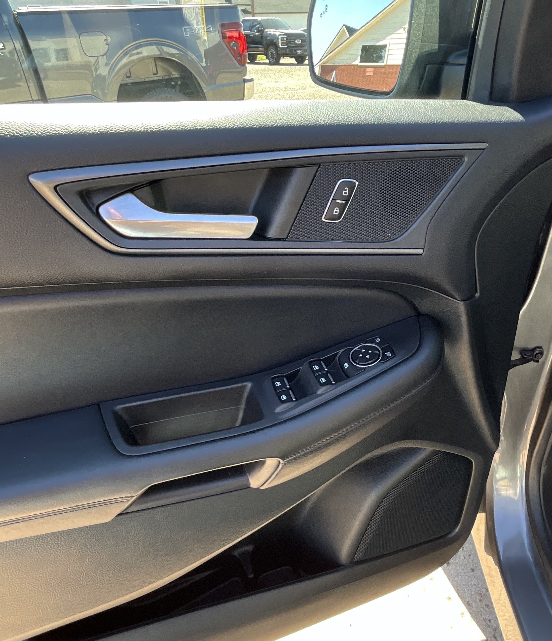 2023 Ford Edge SE